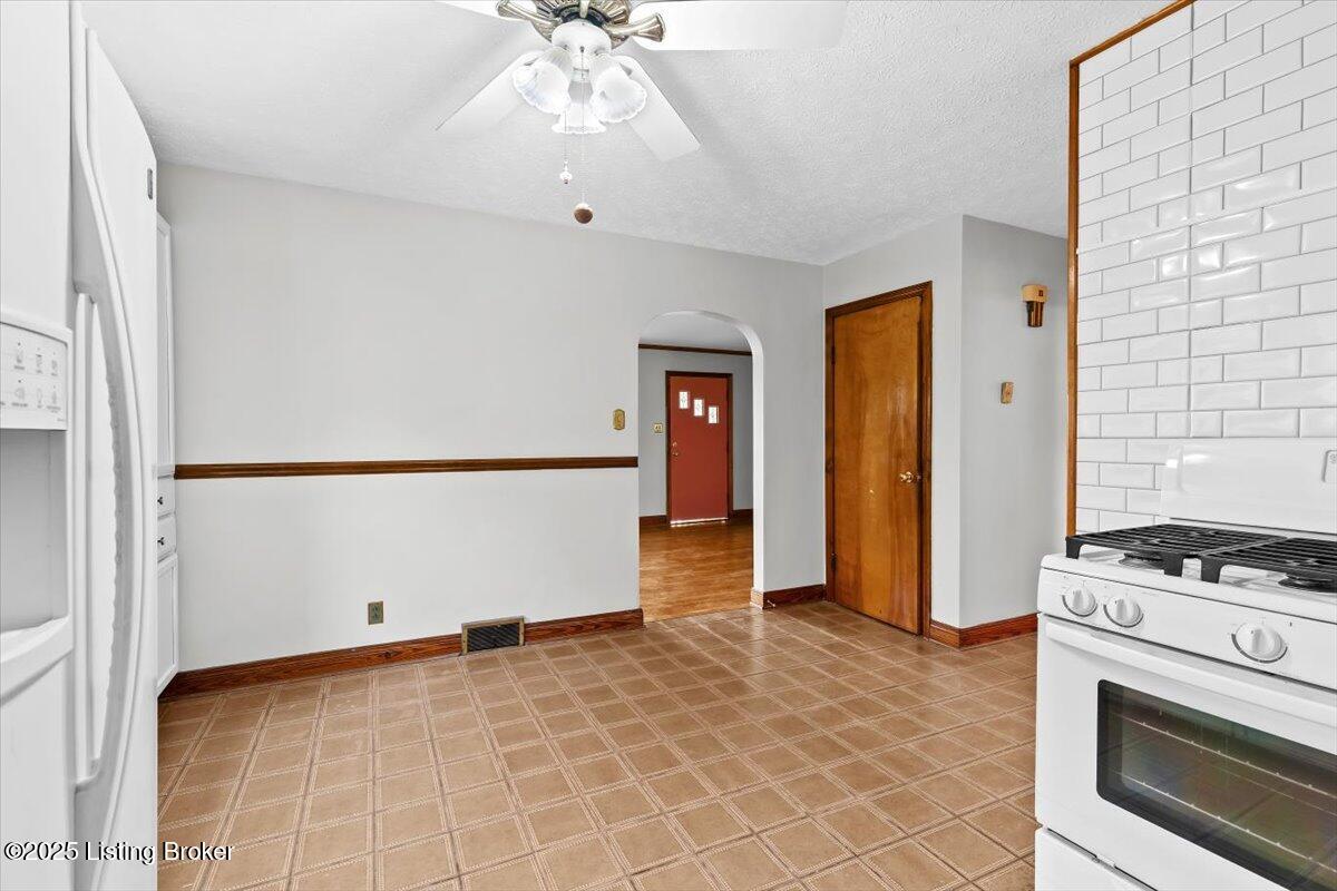 3904 Poplar Level Road Louisville, KY 40213 - Photo 14 of 41 14-3904 Poplar Level Rd-14