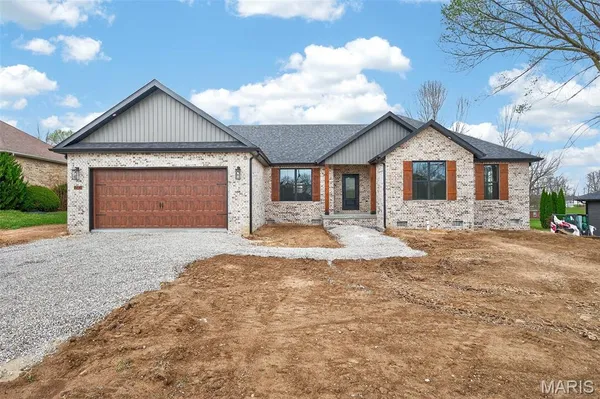$369,900 | 2230 Cherry Blossom Circle, Lebanon, MO 65536