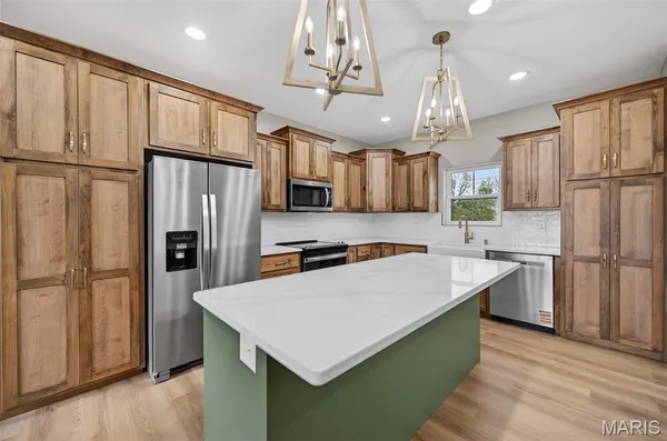 $369,900 | 2230 Cherry Blossom Circle, Lebanon, MO 65536
