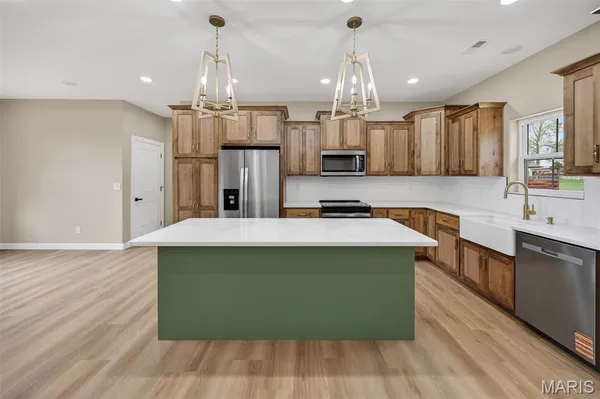 $369,900 | 2230 Cherry Blossom Circle, Lebanon, MO 65536