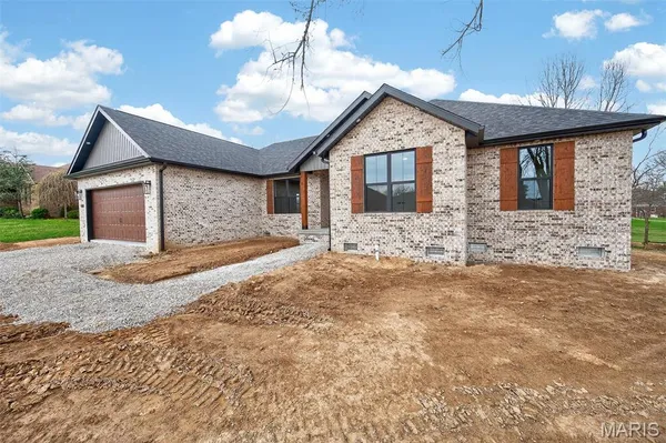 $369,900 | 2230 Cherry Blossom Circle, Lebanon, MO 65536