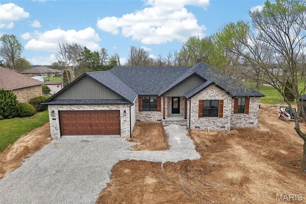 $369,900 | 2230 Cherry Blossom Circle, Lebanon, MO 65536