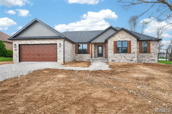 $369,900 | 2230 Cherry Blossom Circle, Lebanon, MO 65536
