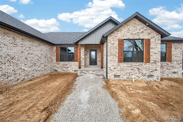 $369,900 | 2230 Cherry Blossom Circle, Lebanon, MO 65536
