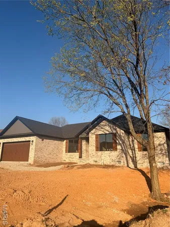 $369,900 | 2230 Cherry Blossom Circle, Lebanon, MO 65536