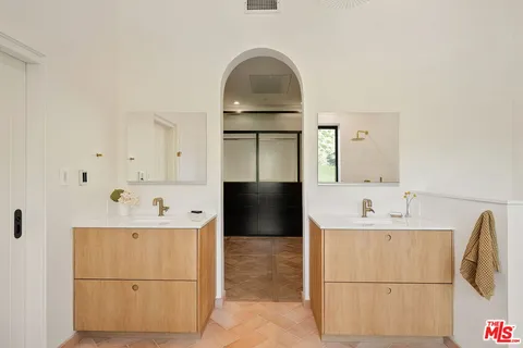 $5,395,000 | 28222 Via Acero, Malibu, CA 90265