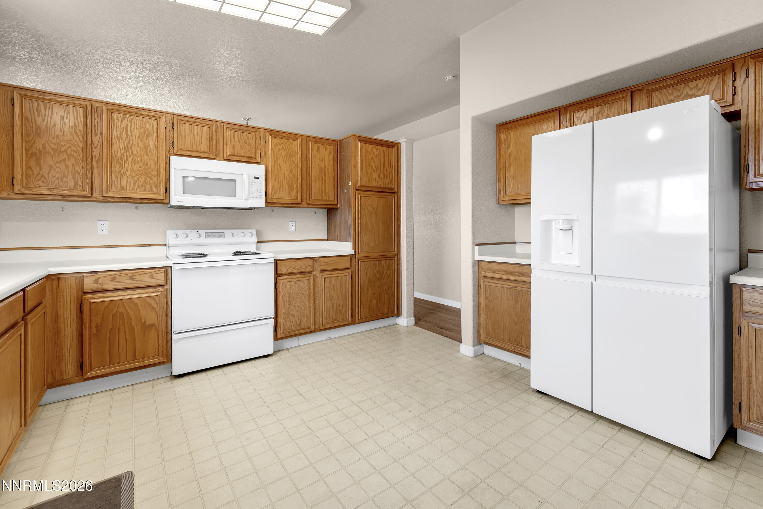 5486 Trapper Court Sun Valley, NV 89433 - Photo 11 of 37 Trapper5486-011