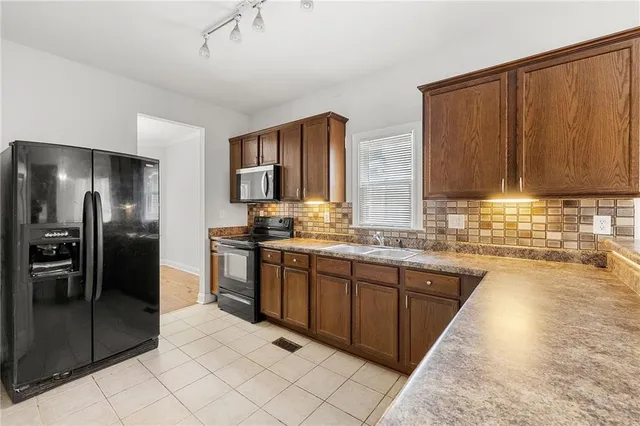 $3,500 | 980 Violet Street Southeast, Atlanta, GA 30315