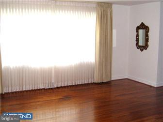 671 Churchmans Road Newark, DE 19702 - Photo 5 of 12 Living Room