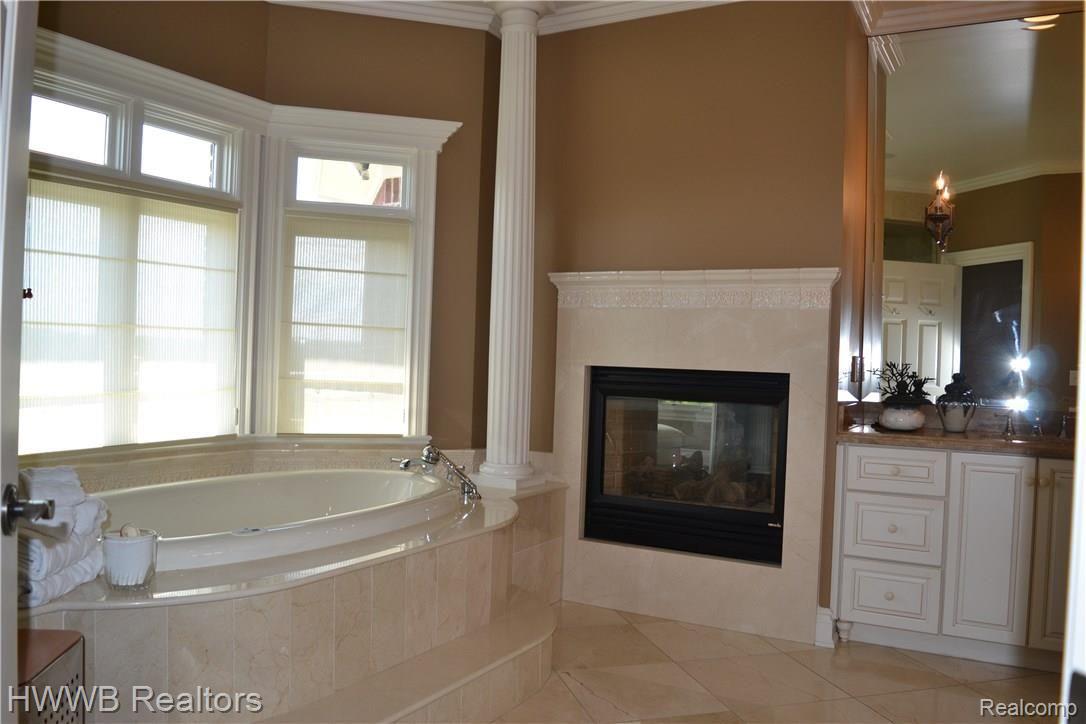 2693 Heights View Court Rochester, MI 48306 - Photo 54 of 95 Jetted Tub in Master bathroom