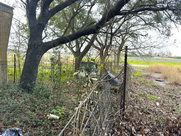 $95,000 | 1103 Highway 59, Edna, TX 77957