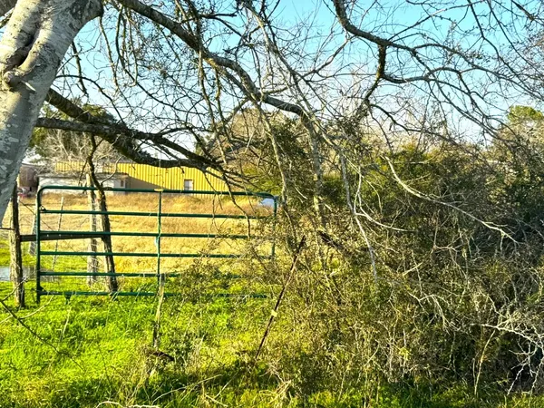 $95,000 | 1103 Highway 59, Edna, TX 77957