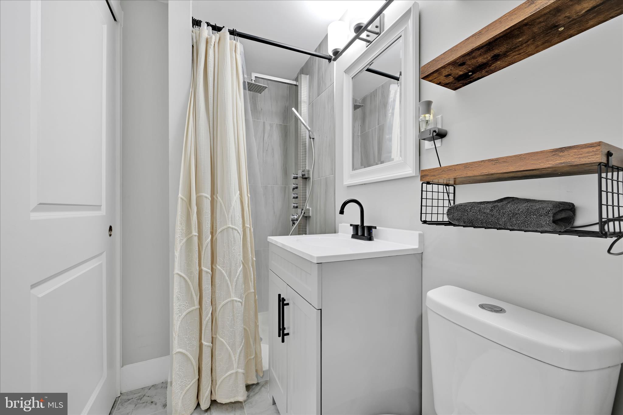 9001 Ridge Avenue, Unit 23 Philadelphia, PA 19128 - Photo 25 of 32 Bathroom