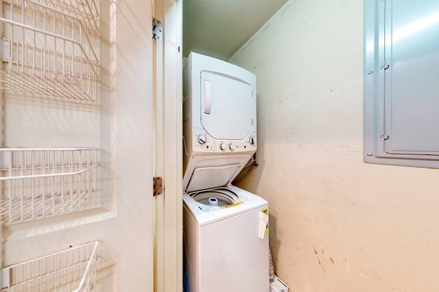 a view of utility room