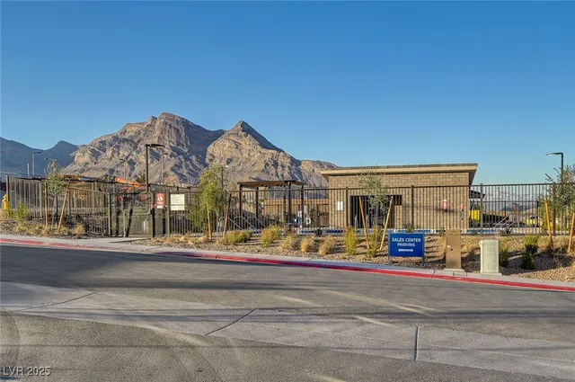 $1,000,000 | 658 Spotted Falcon Street, Las Vegas, NV 89138