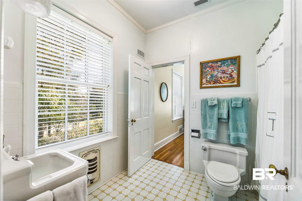 1912 Dauphin Street Mobile, AL 36606 - Photo 29 of 40