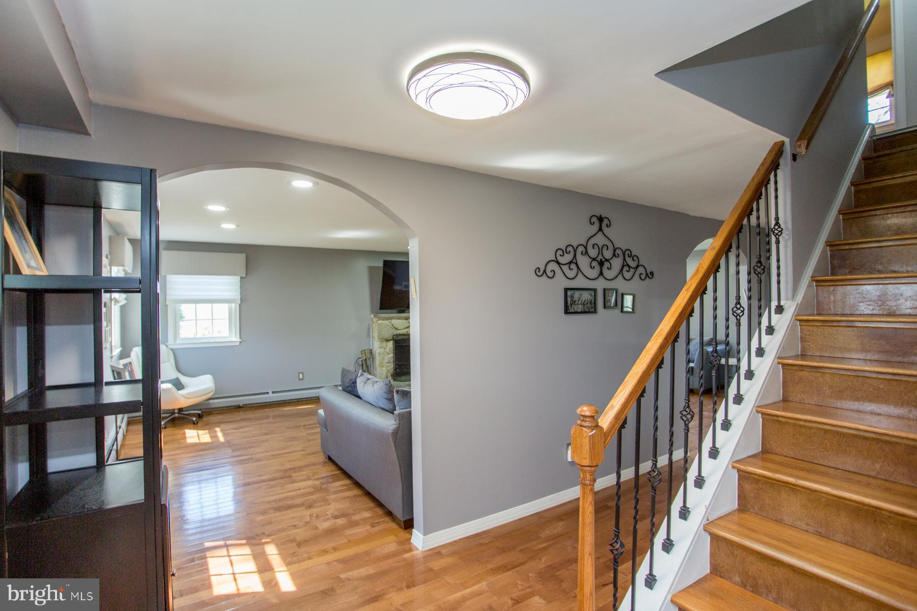 3852 Shelley Road Huntingdon Valley, PA 19006 - Photo 11 of 115 Foyer.