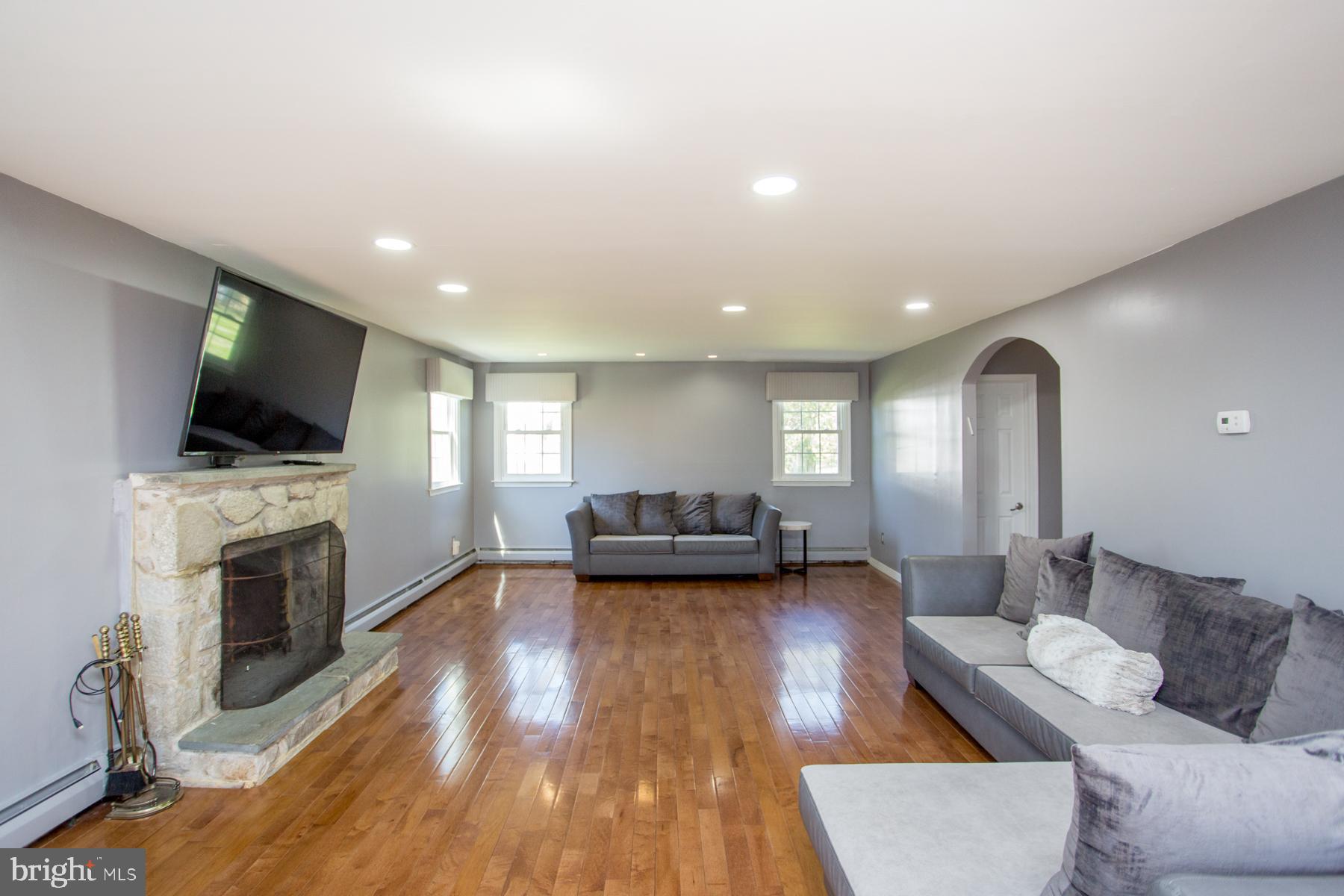 3852 Shelley Road Huntingdon Valley, PA 19006 - Photo 13 of 115 Living room