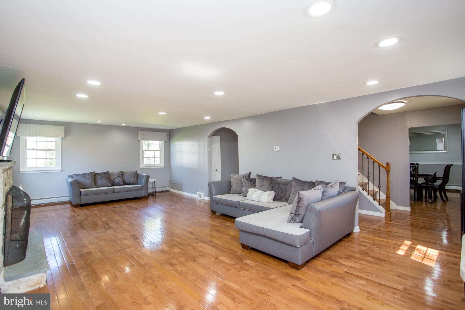 3852 Shelley Road Huntingdon Valley, PA 19006 - Photo 14 of 115 Living room