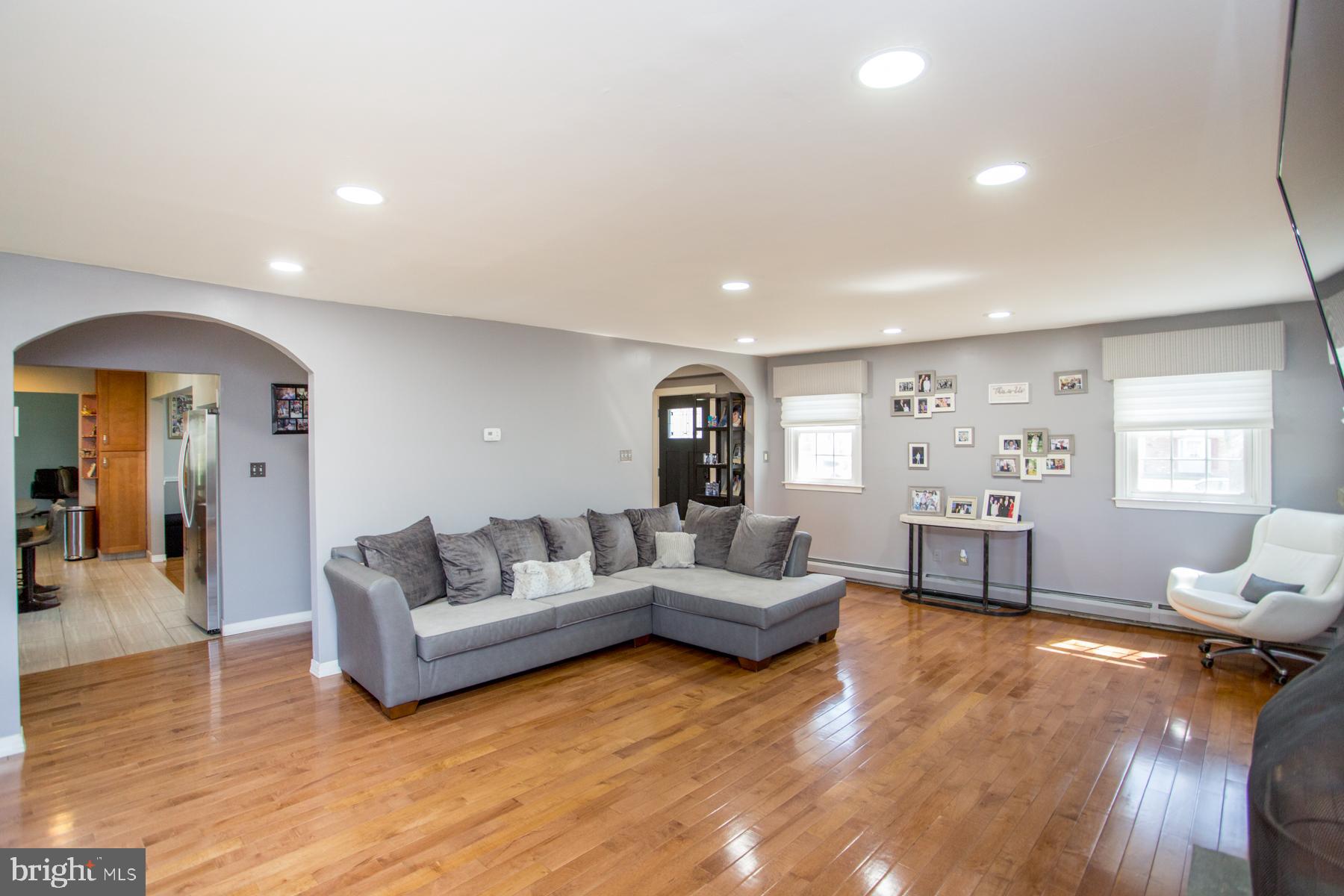 3852 Shelley Road Huntingdon Valley, PA 19006 - Photo 15 of 115 Living room