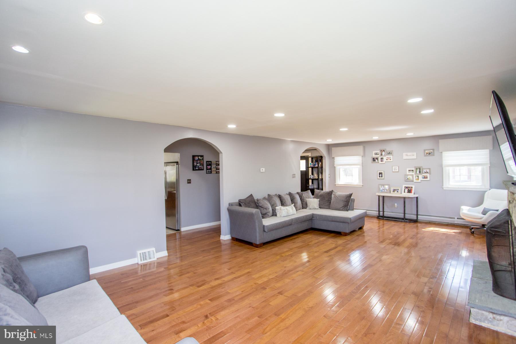 3852 Shelley Road Huntingdon Valley, PA 19006 - Photo 17 of 115 Living room