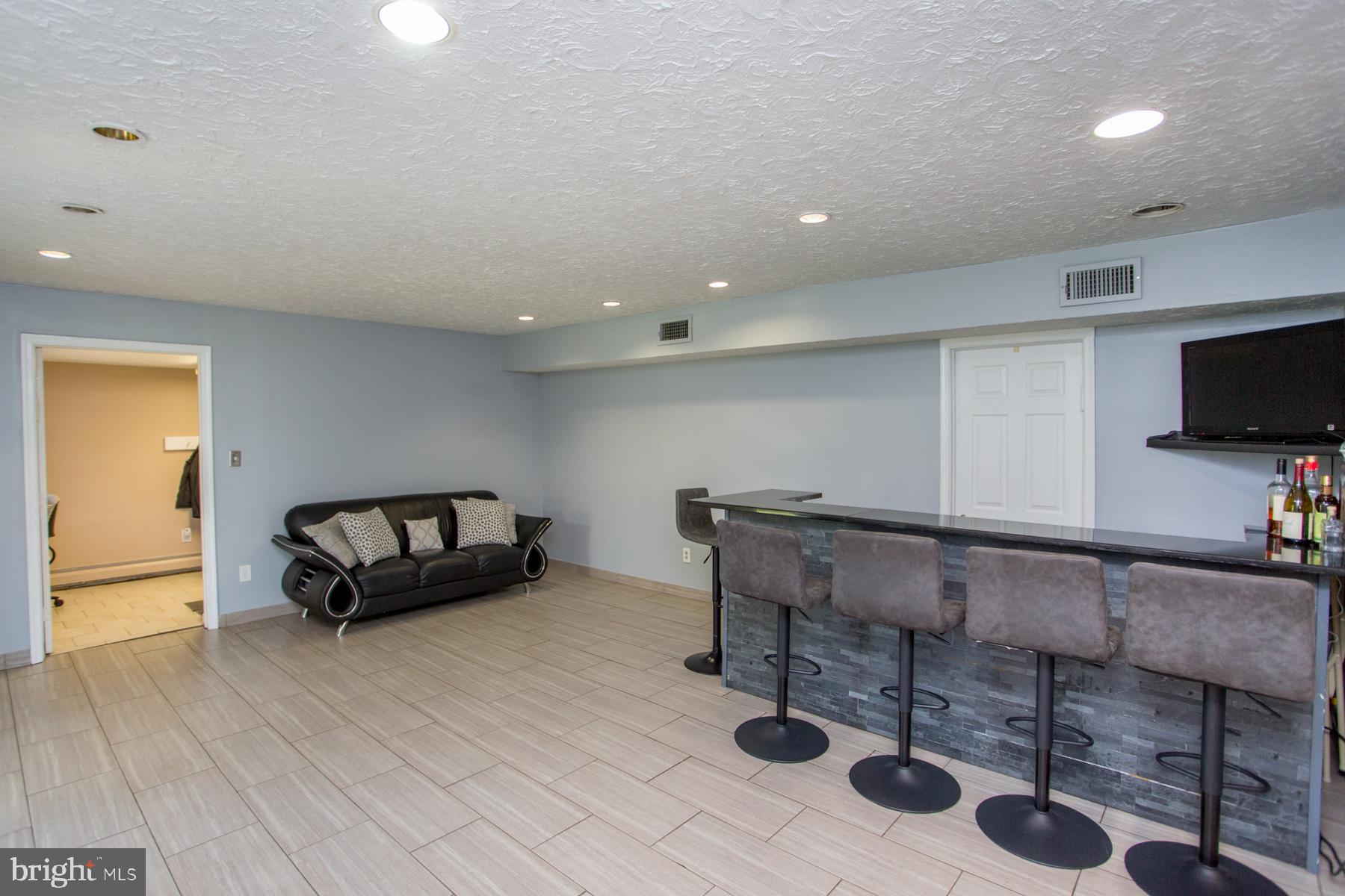 3852 Shelley Road Huntingdon Valley, PA 19006 - Photo 31 of 115 Family room.
