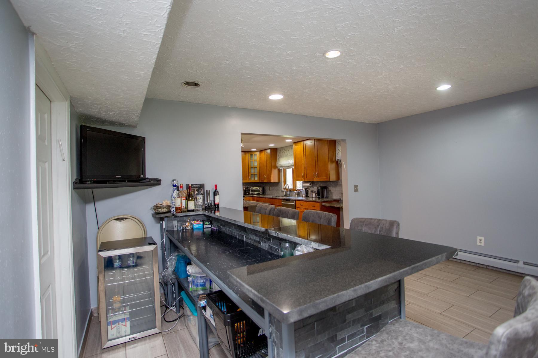 3852 Shelley Road Huntingdon Valley, PA 19006 - Photo 35 of 115 Removable serving bar.