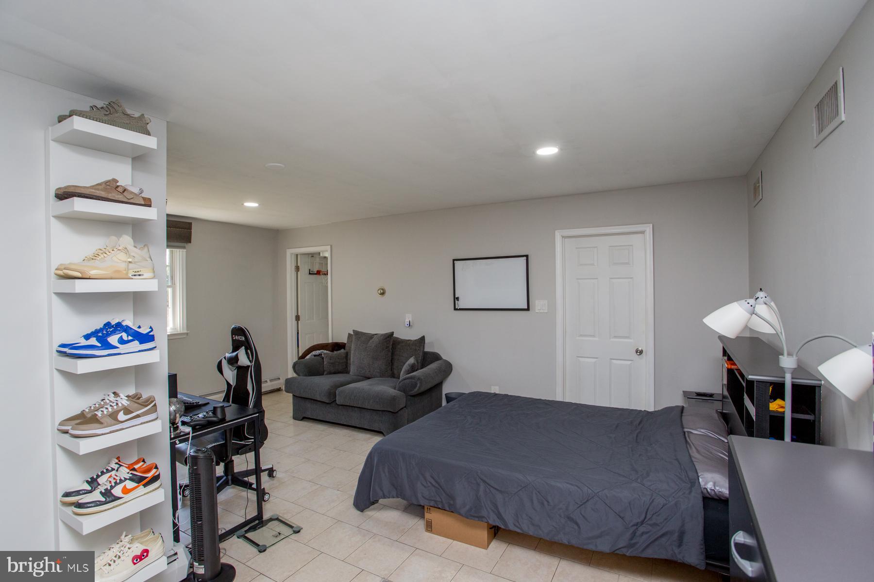 3852 Shelley Road Huntingdon Valley, PA 19006 - Photo 41 of 115 An in-law suite