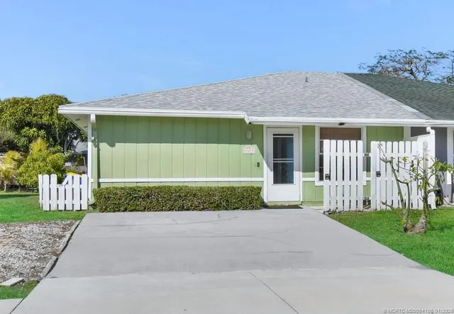 $299,900 | 4471 Southeast Village Road, Stuart, FL 34997