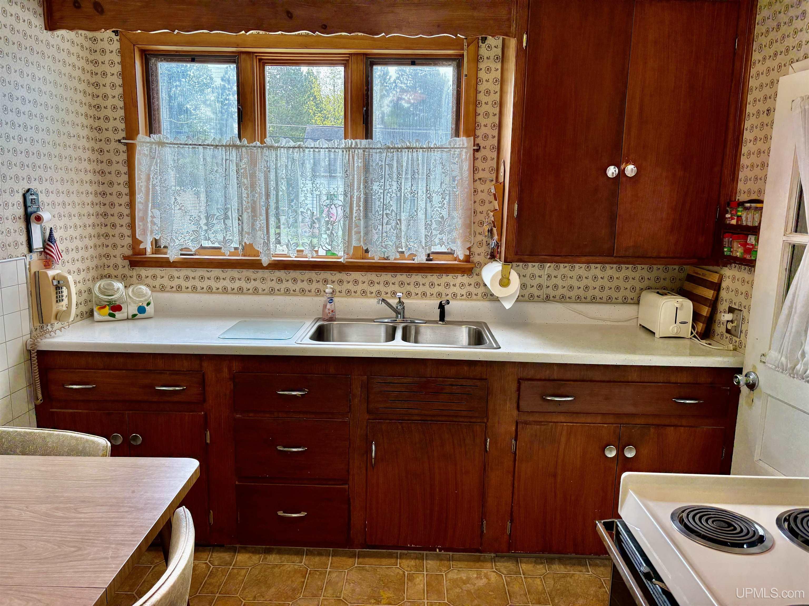 E5306 Sunset Road Ironwood, MI 49938 - Photo 3 of 24 Gallery Image 3