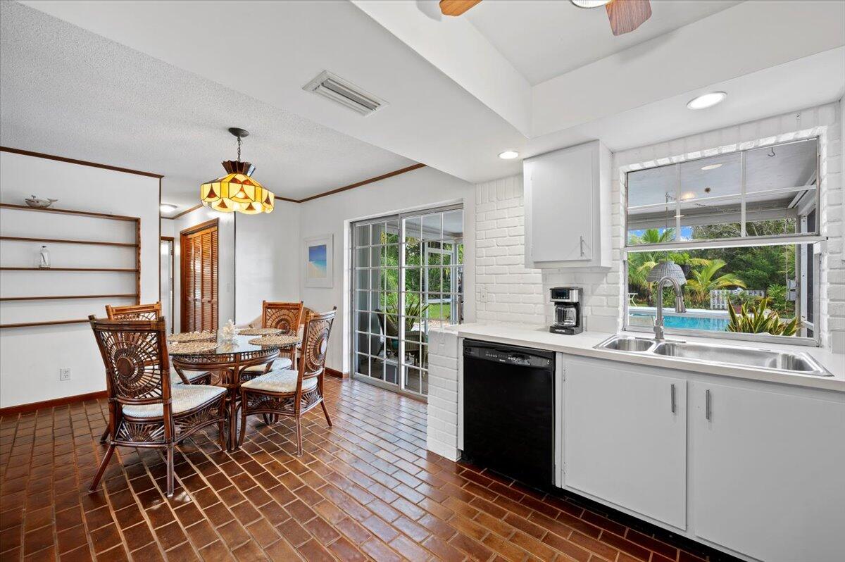 219 Norfolk Road Jupiter, FL 33469 - Photo 11 of 29 14-LUX9861