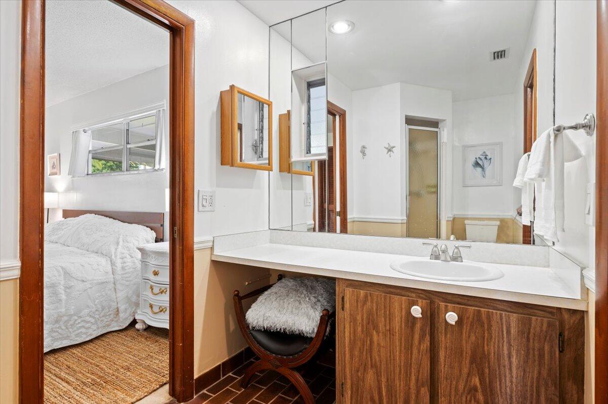 219 Norfolk Road Jupiter, FL 33469 - Photo 20 of 29 24-LUX9926