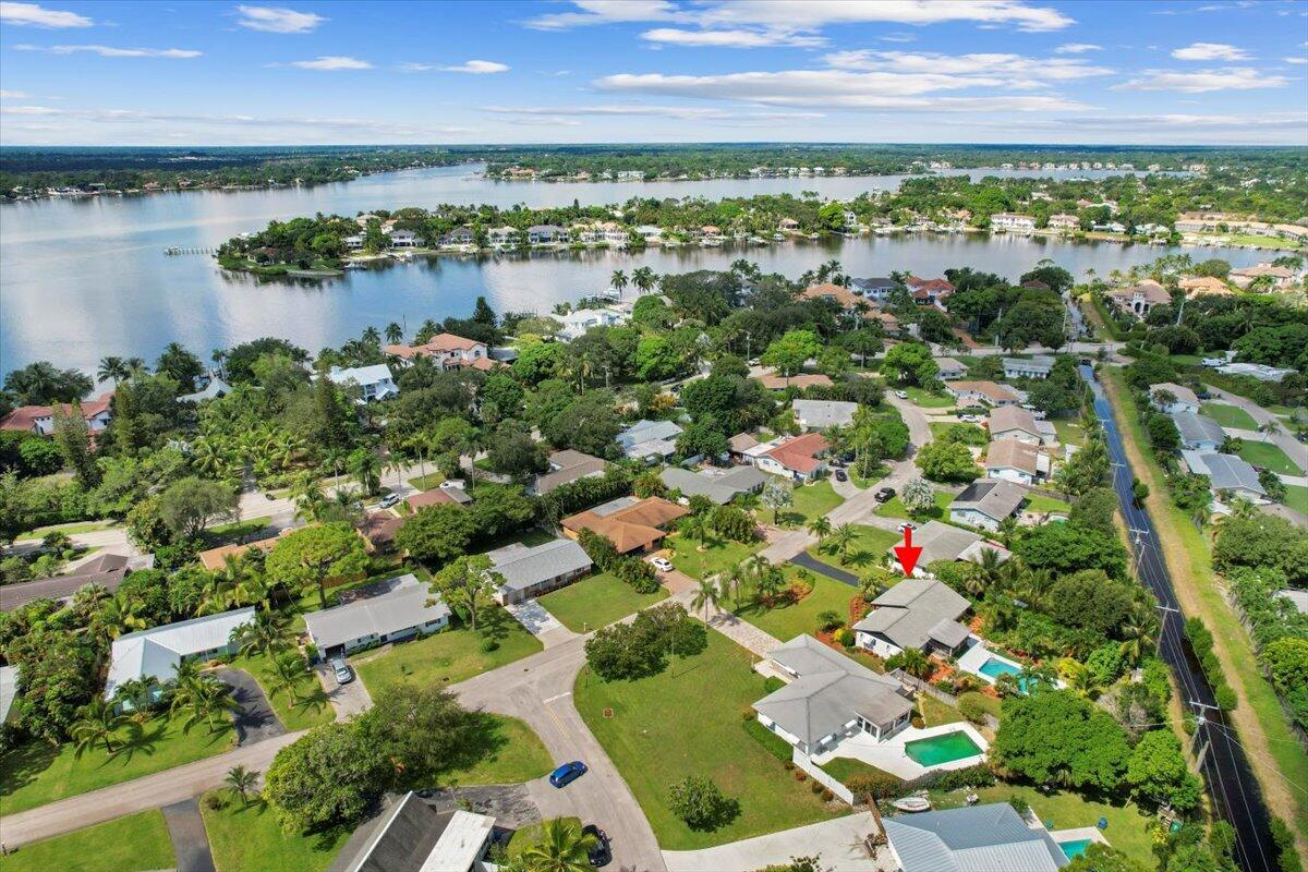 219 Norfolk Road Jupiter, FL 33469 - Photo 26 of 29 33-DJI_0957 aw