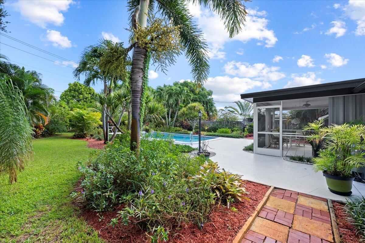 219 Norfolk Road Jupiter, FL 33469 - Photo 4 of 29 04-LUX9816