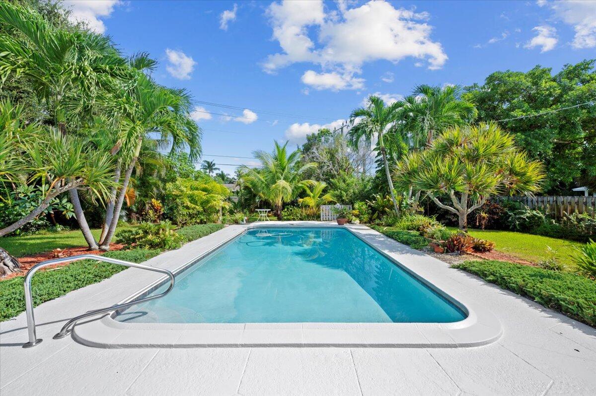 219 Norfolk Road Jupiter, FL 33469 - Photo 5 of 29 05-LUX9821