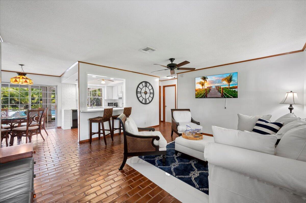 219 Norfolk Road Jupiter, FL 33469 - Photo 7 of 29 08-LUX9831.jpg1