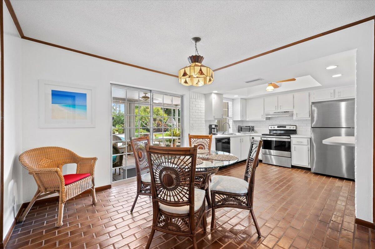 219 Norfolk Road Jupiter, FL 33469 - Photo 9 of 29 11-LUX9851