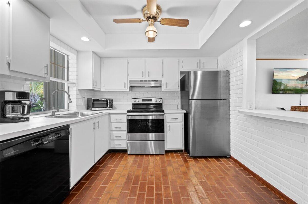 219 Norfolk Road Jupiter, FL 33469 - Photo 10 of 29 13-LUX9856.jpg1