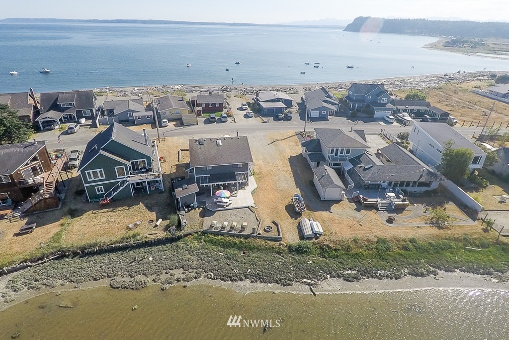 2441 Sunlight Beach Road Clinton, WA 98236 - Photo 3 of 18 Gallery Image 3