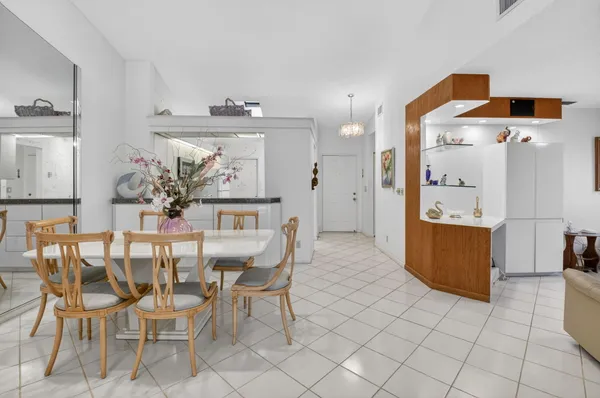 $299,999 | 5900 Sunswept Lane, Unit A, Boynton Beach, FL 33437