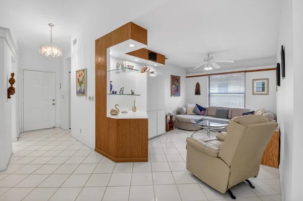 $299,999 | 5900 Sunswept Lane, Unit A, Boynton Beach, FL 33437