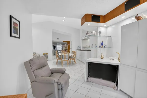 $299,999 | 5900 Sunswept Lane, Unit A, Boynton Beach, FL 33437