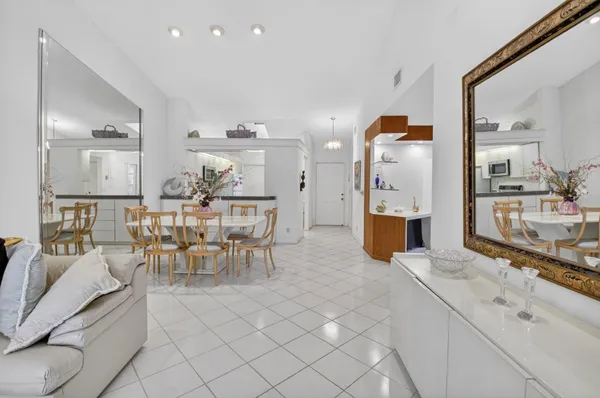$299,999 | 5900 Sunswept Lane, Unit A, Boynton Beach, FL 33437