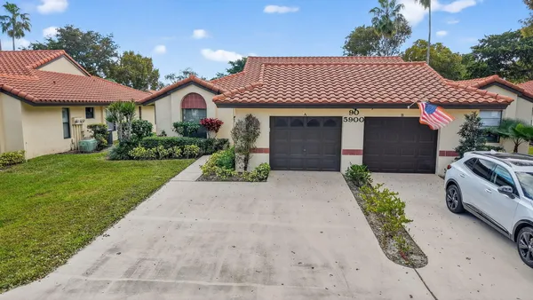 $299,999 | 5900 Sunswept Lane, Unit A, Boynton Beach, FL 33437