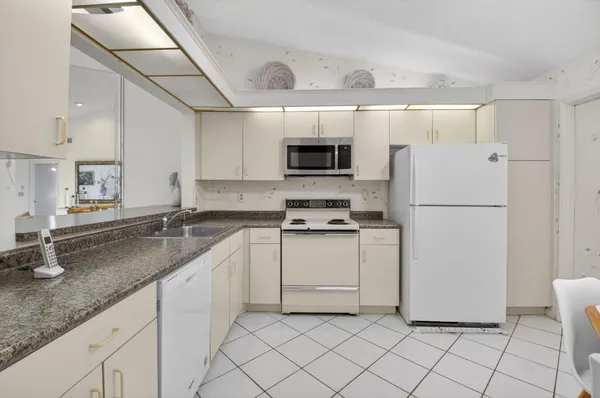 $299,999 | 5900 Sunswept Lane, Unit A, Boynton Beach, FL 33437