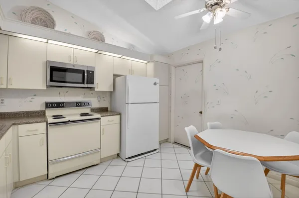 $299,999 | 5900 Sunswept Lane, Unit A, Boynton Beach, FL 33437