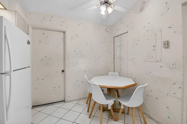 $299,999 | 5900 Sunswept Lane, Unit A, Boynton Beach, FL 33437