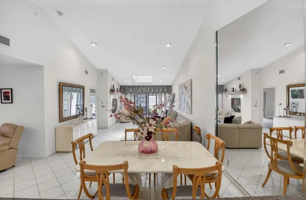 $299,999 | 5900 Sunswept Lane, Unit A, Boynton Beach, FL 33437
