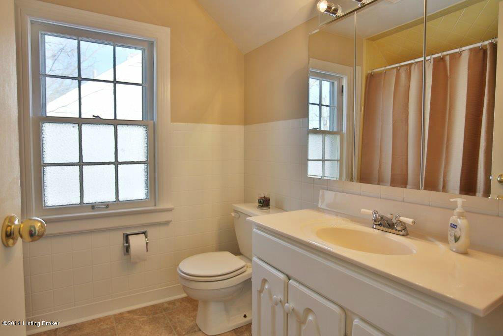 613 Upland Road Louisville, KY 40206 - Photo 31 of 40 2nd Floor Full Bathroom