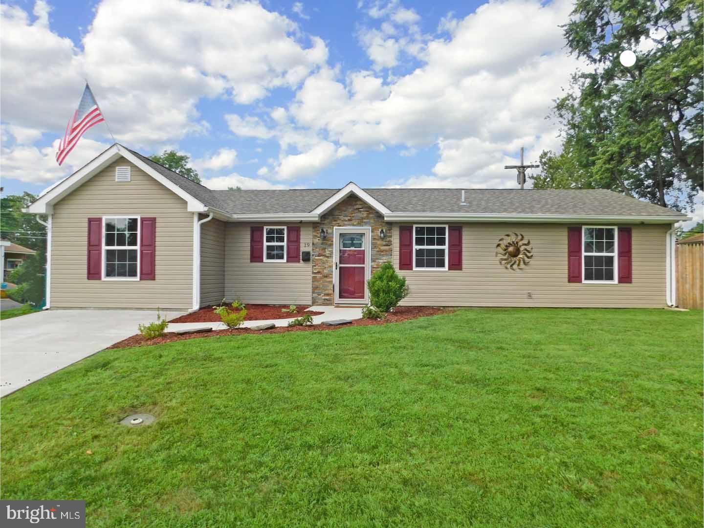 19 Gaping Rock Road Levittown, PA 19057 - Photo 1 of 20